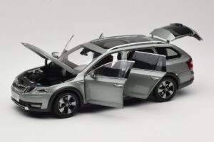 Skoda Octavia Mk4 Combi Verde Paudi Model 1:18 ZMR000005GRU Pressofusione — immagine 2 di 8
