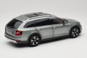 Skoda Octavia Mk4 Combi Verde Paudi Model 1:18 ZMR000005GRU Pressofusione — immagine 3 di 8