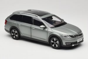 Skoda Octavia Mk4 Combi Verde Paudi Model 1:18 ZMR000005GRU Pressofusione — immagine 6 di 8