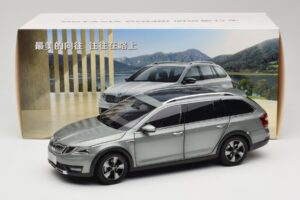 Skoda Octavia Mk4 Combi Verde Paudi Model 1:18 ZMR000005GRU Pressofusione — immagine 8 di 8