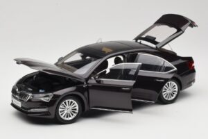 Skoda Superb Mk3 Nero Paudi Model 1:18 ZSS000006BLA Pressofusione — immagine 2 di 8