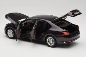 Skoda Superb Mk3 Nero Paudi Model 1:18 ZSS000006BLA Pressofusione — immagine 5 di 8