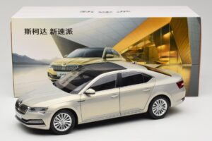 Skoda Superb Mk3 Oro Paudi Model 1:18 ZSS000006GOLD Pressofusione — immagine 8 di 8