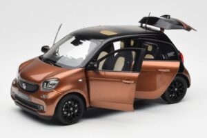 Smart Forfour W453 Nero Hazel Marrone Norev 1:18 B66960299 Pressofusione — immagine 2 di 8