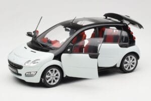 Smart Forfour Bianco Kyosho 1:18 0019141V001C01Q00 Pressofusione — immagine 2 di 8