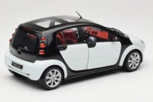 Smart Forfour Bianco Kyosho 1:18 0019141V001C01Q00 Pressofusione — immagine 3 di 8