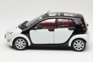 Smart Forfour Bianco Kyosho 1:18 0019141V001C01Q00 Pressofusione — immagine 4 di 8