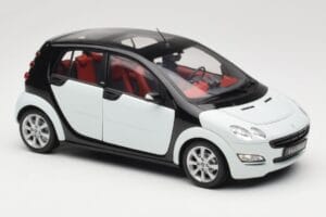 Smart Forfour Bianco Kyosho 1:18 0019141V001C01Q00 Pressofusione — immagine 6 di 8
