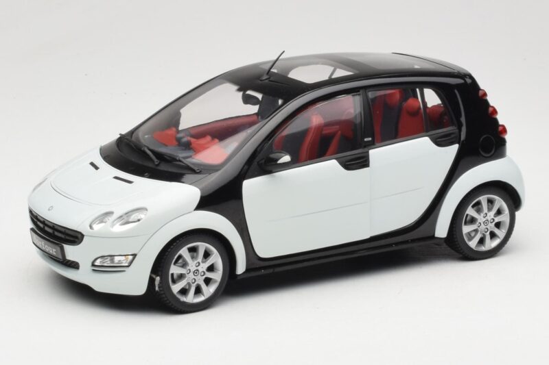 Smart Forfour Bianco Kyosho 1:18 0019141V001C01Q00 Pressofusione