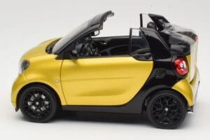 Smart Fortwo 453 Cabriolet Nero E Giallo Norev 1:18 B66960289 Pressofusione — immagine 4 di 8