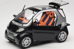 Smart Fortwo Nero Kyosho 1:18 0004830V000C08Q00 Pressofusione — immagine 2 di 8