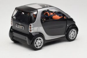 Smart Fortwo Nero Kyosho 1:18 0004830V000C08Q00 Pressofusione — immagine 3 di 8