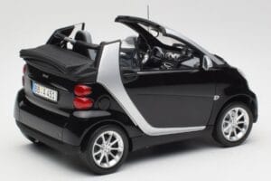 Smart Fortwo Cabrio W451 Nero & Argento Minichamps 1:18 Q0022566V001C18Q00 Pressofusione — immagine 3 di 8