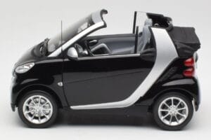 Smart Fortwo Cabrio W451 Nero & Argento Minichamps 1:18 Q0022566V001C18Q00 Pressofusione — immagine 4 di 8