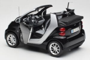 Smart Fortwo Cabrio W451 Nero & Argento Minichamps 1:18 Q0022566V001C18Q00 Pressofusione — immagine 5 di 8