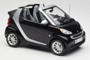 Smart Fortwo Cabrio W451 Nero & Argento Minichamps 1:18 Q0022566V001C18Q00 Pressofusione — immagine 6 di 8