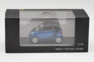 Smart Fortwo Coupe Aqua Blu Metallic & Nero Minichamps 1:43 Q0022558V001C77Q00 Pressofusione — immagine 4 di 4