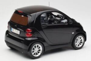 Smart Fortwo Coupé W451 Deep Nero Minichamps 1:18 Q0022563V001C02Q00 Pressofusione — immagine 3 di 8