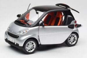 Smart Fortwo Coupé W451 Argento & Nero Minichamps 1:18 Q0022528V001C75Q00 Pressofusione — immagine 2 di 8