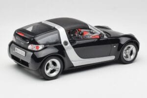 Smart Roadster Blu Scuro Bburago 1:18 34917 Pressofusione — immagine 3 di 8