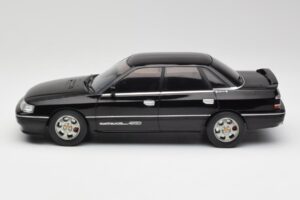 Subaru Legacy RS Nero IXO 1:18 18CMC131A Pressofusione — immagine 3 di 6