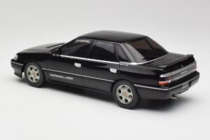 Subaru Legacy RS Nero IXO 1:18 18CMC131A Pressofusione — immagine 5 di 6