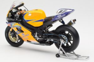 Suzuki GSX-R 1000 Team Alstare Corona Extra T. Corser WSB 2005 Minichamps 1:12 122052211 Pressofusione — immagine 5 di 6