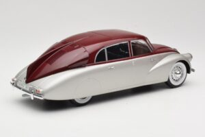 Tatra 87 Argento & Rosso Scuro MCG 1:18 MCG18067 Pressofusione — immagine 2 di 6
