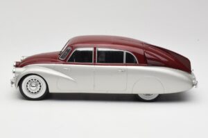 Tatra 87 Argento & Rosso Scuro MCG 1:18 MCG18067 Pressofusione — immagine 3 di 6