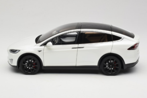 Tesla Model X Bianco OEM 1:18 TESLA001 Pressofusione — immagine 4 di 8