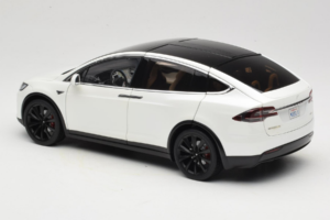 Tesla Model X Bianco OEM 1:18 TESLA001 Pressofusione — immagine 7 di 8