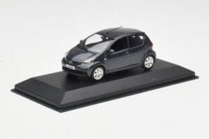 Toyota Aygo AB10 Grey Metallic Minichamps 1:43 AYGO001 Pressofusione — immagine 2 di 4