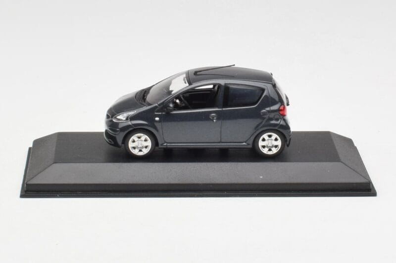 Toyota Aygo AB10 Grey Metallic Minichamps 1:43 AYGO001 Pressofusione