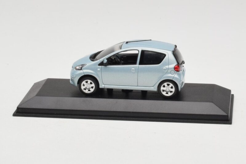 Toyota Aygo Light Blue Metallic Minichamps 1:43 TOYOTA012 Pressofusione