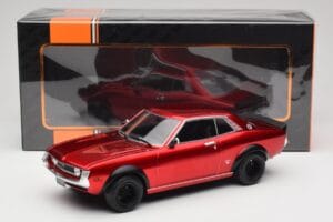 Toyota Celica 2000 GT RA21 Solar Red IXO 1:18 18CMC190 Pressofusione — immagine 6 di 6