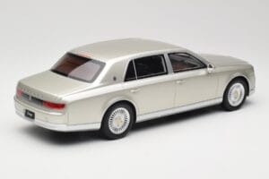 Toyota Century Silver Metallic Kyosho 1:18 KSR18036S Pressofusione — immagine 2 di 6