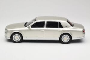 Toyota Century Silver Metallic Kyosho 1:18 KSR18036S Pressofusione — immagine 3 di 6