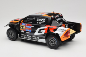 Toyota GR DKR Hilux Evo #211 H. Lategan / B. Cummings Rally Dakar 2025 IXO 1:18 18RMC237 Pressofusione — immagine 5 di 6