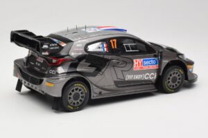 Toyota GR Yaris Rally1 #17 Toyota Gazoo Racing WRT S. Ogier / V. Landais Rally Finland 2024 IXO 1:18 18RMC216 Pressofusione — immagine 2 di 6
