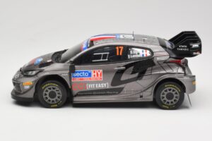 Toyota GR Yaris Rally1 #17 Toyota Gazoo Racing WRT S. Ogier / V. Landais Rally Finland 2024 IXO 1:18 18RMC216 Pressofusione — immagine 3 di 6