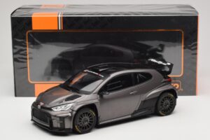Toyota GR Yaris Rally2 Grigio IXO 1:18 18CMC210 Pressofusione — immagine 6 di 6