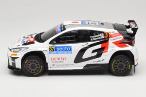 Toyota GR Yaris Rally2 #37 Y. Yamamoto Rally Finland 2024 IXO 1:18 18RMC212A Pressofusione — immagine 3 di 6