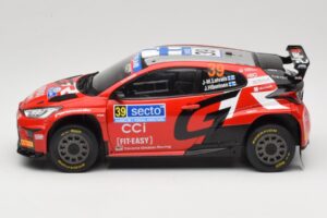 Toyota GR Yaris Rally2 #39 J-M. Latvala / E. Mälkönen Rally Finland 2024 IXO 1:18 18RMC211 Pressofusione — immagine 3 di 6