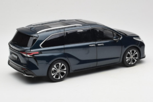 Toyota Granvia Blu Scuro OEM 1:18 FCL22GR803 Pressofusione — immagine 3 di 8