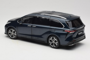 Toyota Granvia Blu Scuro OEM 1:18 FCL22GR803 Pressofusione — immagine 7 di 8
