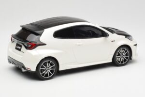 Toyota GRMN Yaris Rally Package Bianco Otto 1:18 OT1071 Resina — immagine 2 di 6