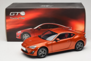 Toyota GT86 Rosso Century Dragon 1:18 CD01 Pressofusione — immagine 8 di 8