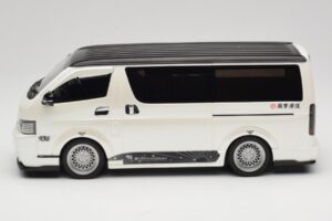 Toyota Hiace Super GL Pearl White Otto 1:18 OT1136 Resina — immagine 3 di 6