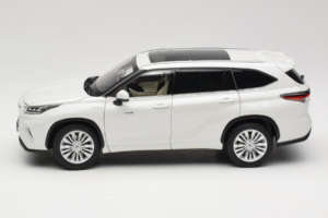Toyota Highlander XU70 Bianco OEM 1:18 26071-2011 Pressofusione — immagine 4 di 8