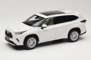 Toyota Highlander XU70 Bianco OEM 1:18 26071-2011 Pressofusione